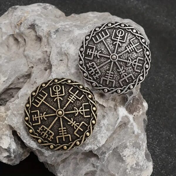 Brosje i vikingstile med Vegvisir